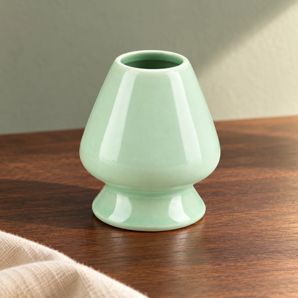 Support de fouet en céramique de 6 × 7,8 cm de YILANJIN, mise en situation dans un rituel du thé